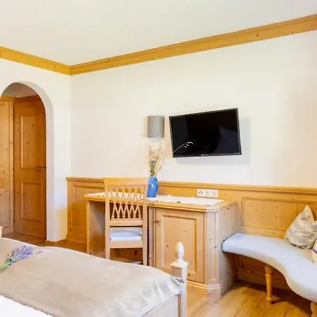 Haus Schrofenwies Apartment *