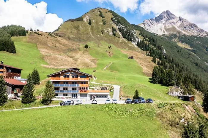 Haus Schrofenwies 아파트 *