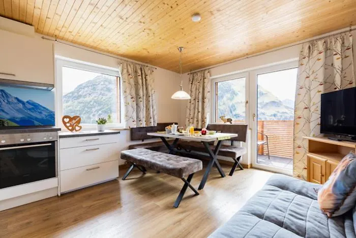 Haus Schrofenwies 아파트 *