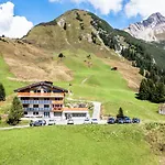 Haus Schrofenwies 아파트 *